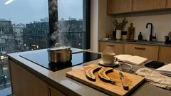 Napar ze skórki banana przed snem: prosty rytuał i co naprawdę wiemy o magnezie